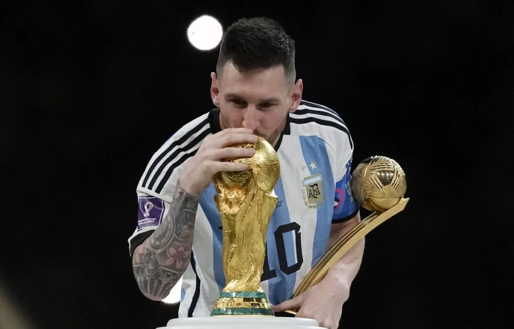 Lionel Messi's iconic short hairstyle with the Argentina jersey – Footballers Hairstyles inspiration.