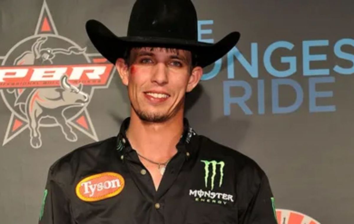 JB Mauney Net Worth 2025 – Legendary bull rider at PBR event